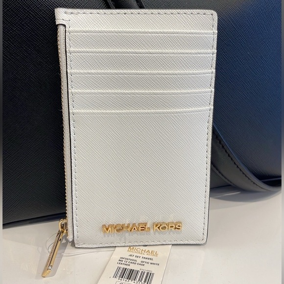 Michael Kors Handbags - MICHAEL KORS
Jet Set Travel Md Top Zip Leather Card Case Wallet
Optic White